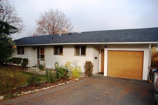 Manufactured home for sale in Vernon, BC, on private land near the beach. 520 Guildford Court.
