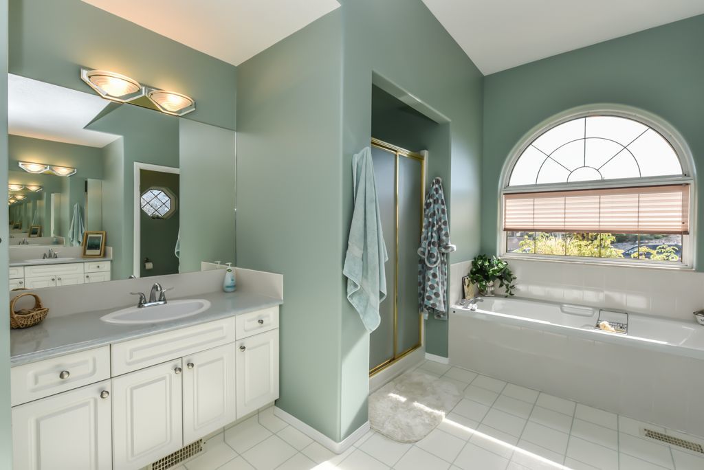 Ensuite Bathroom Vernon 5 bed 3 bath east hill home for sale: rancher with view Ensuite Bathroom Vernon 5 bed 3 bath east hill home for sale: rancher with view