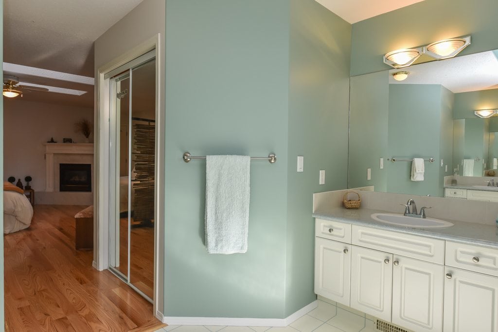 Ensuite Bathroom Vernon 5 bed 3 bath east hill home for sale: rancher with view Ensuite Bathroom Vernon 5 bed 3 bath east hill home for sale: rancher with view