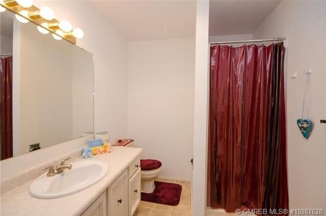 Ensuite Bathroom Vernon 3 bed 2 bath top floor condo for sale with vernon city views Ensuite Bathroom Vernon 3 bed 2 bath top floor condo for sale with vernon city views