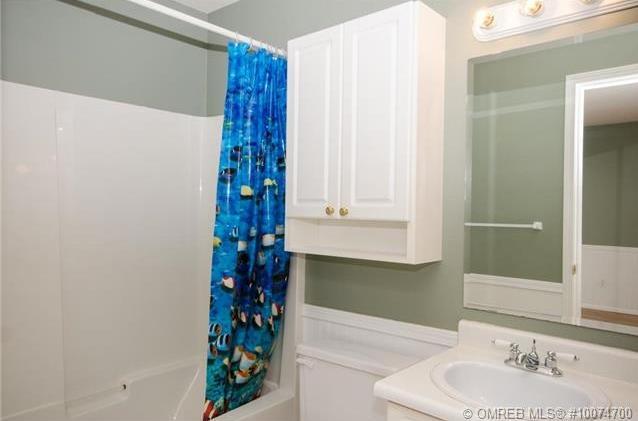 Ensuite Bathroom Vernon 2 bed 2 bath condo for sale close to golf and kal beach Ensuite Bathroom Vernon 2 bed 2 bath condo for sale close to golf and kal beach
