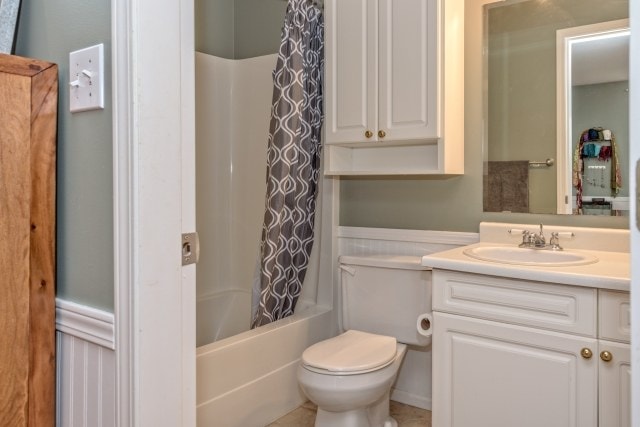 Ensuite Bathroom Vernon 2 bed 2 bath condo for sale close to golf and kal beach Ensuite Bathroom Vernon 2 bed 2 bath condo for sale close to golf and kal beach