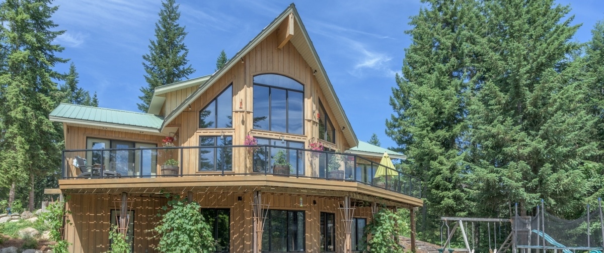 5 Acre Property for sale with 4 bed 4 bath home in Enderby BC